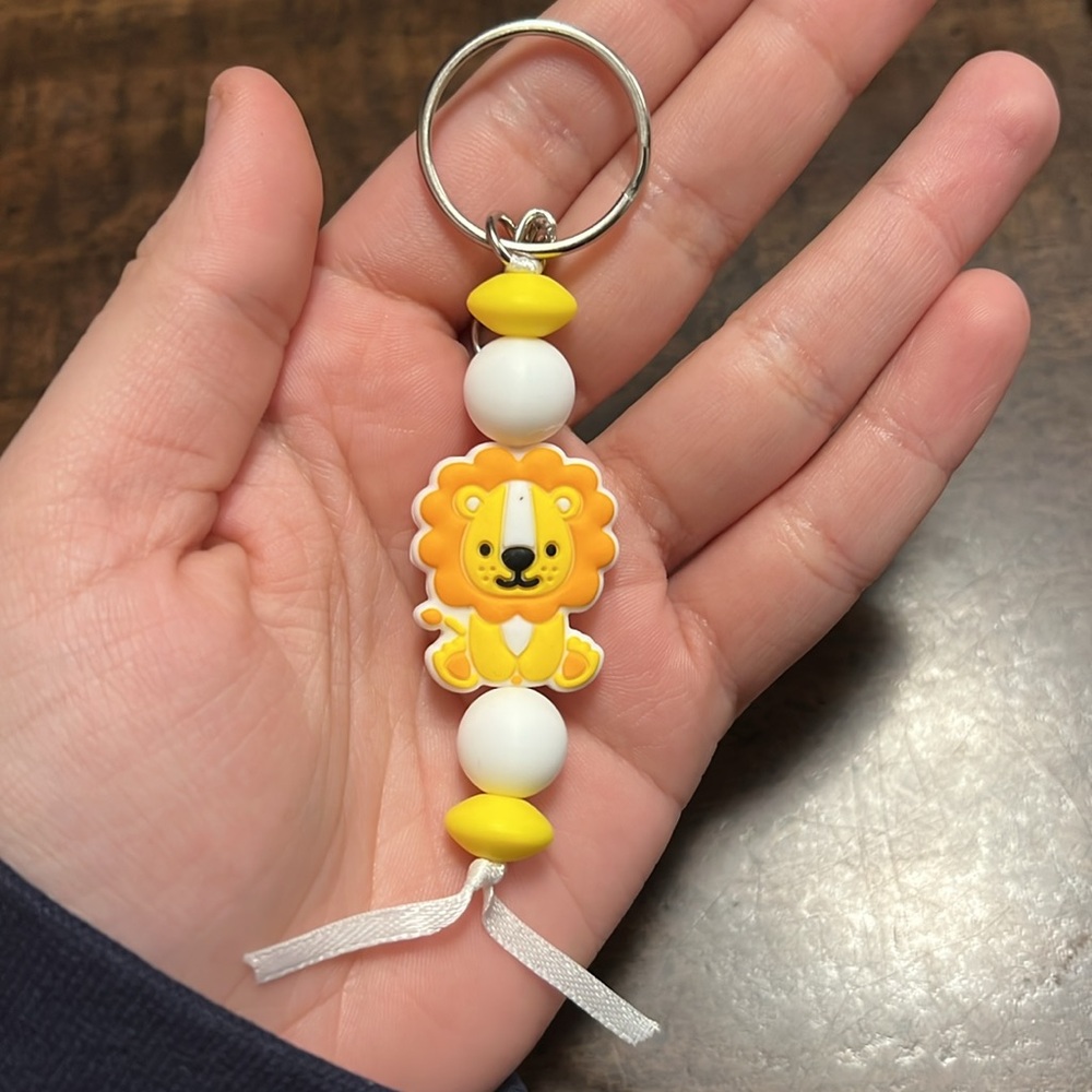 Handmade Ribbon Lion Keychain - Picture 2 of 3